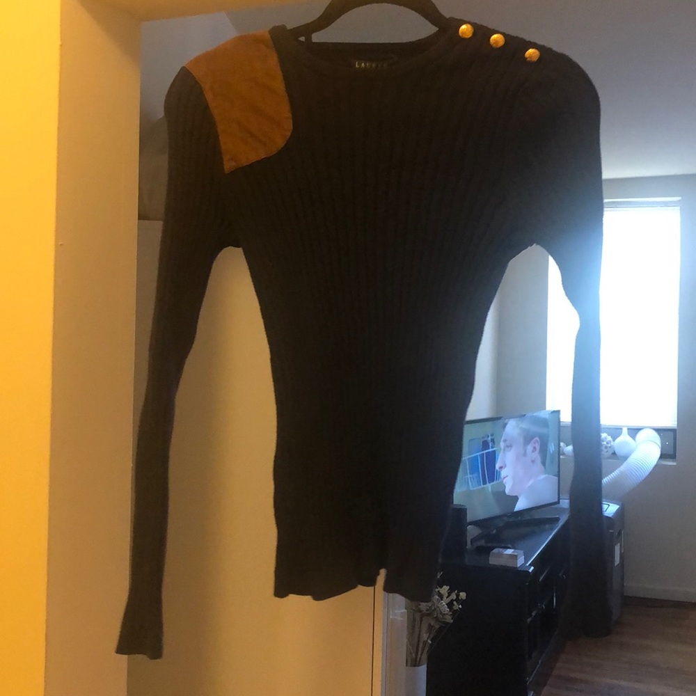 Fitted sweater